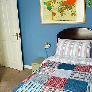  Holiday home Stylish Centre House / 3 Bedroom / Family Friendly United Kingdom